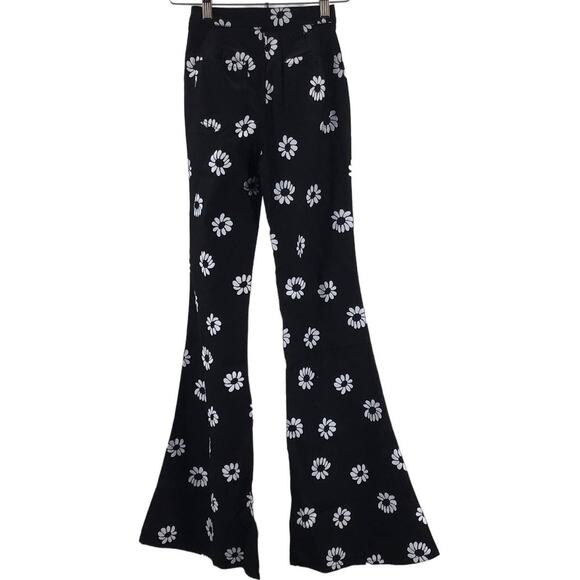 SMAK PARLOUR XS Black White Daisy Floral Into The Groove Flare Jeans NWT B81 - Picture 3 of 8